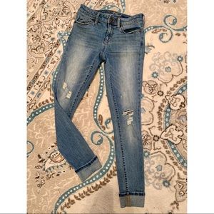 Universal Thread Distressed Jeans